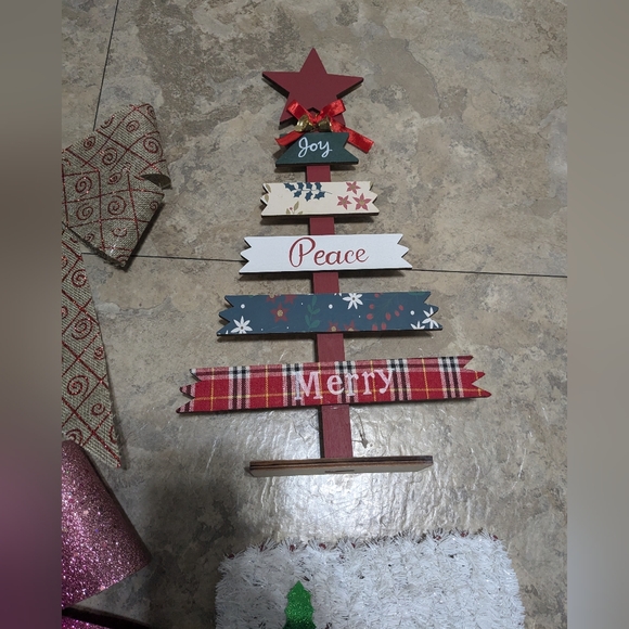 Selling 6 Christmas Decorations for $8 - Picture 7 of 8